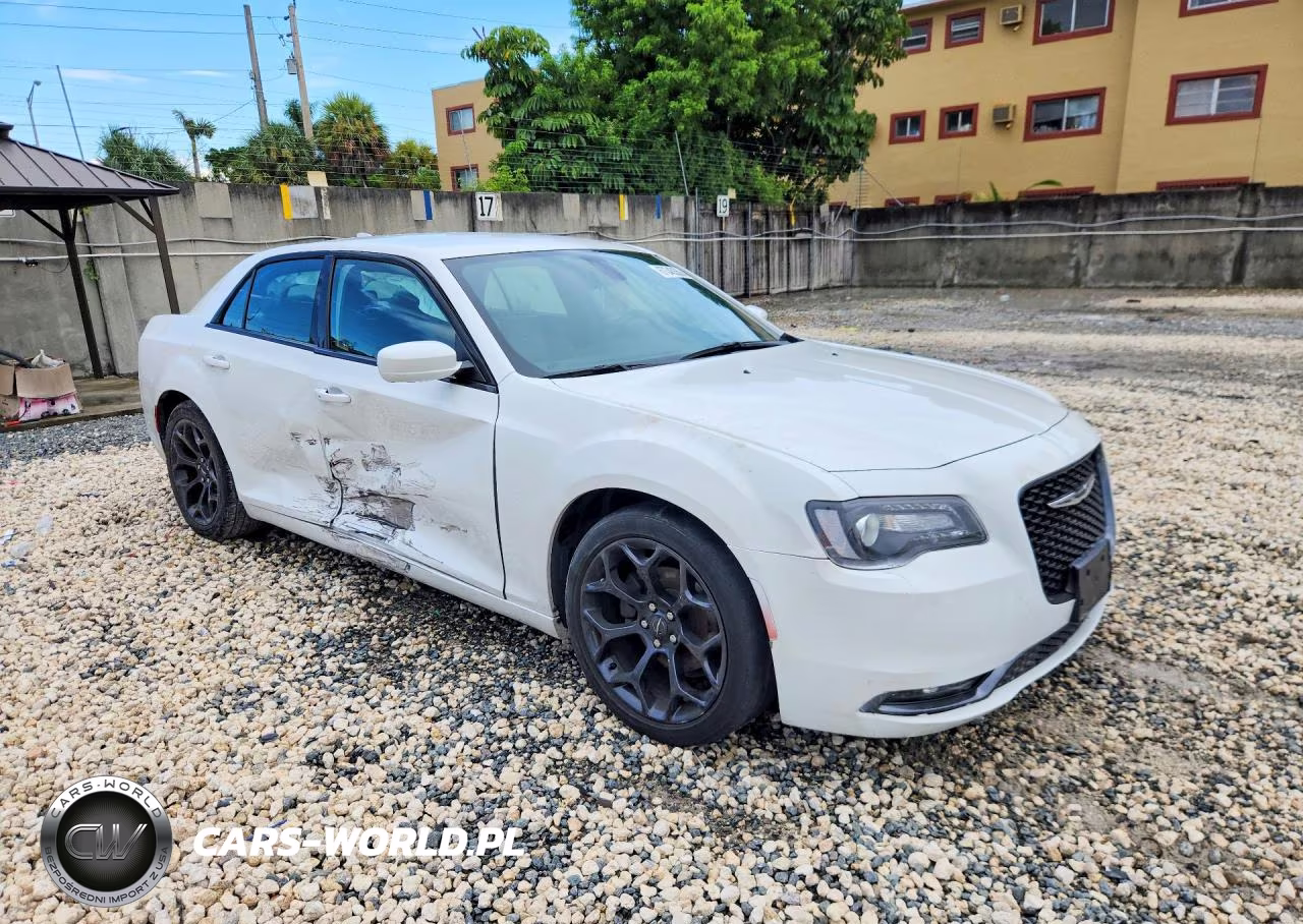 2019 Chrysler 300 S VIN:2C3CCABG7KH635028 - 4