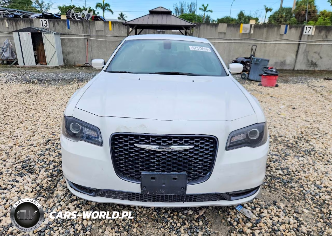 2019 Chrysler 300 S VIN:2C3CCABG7KH635028 - 5