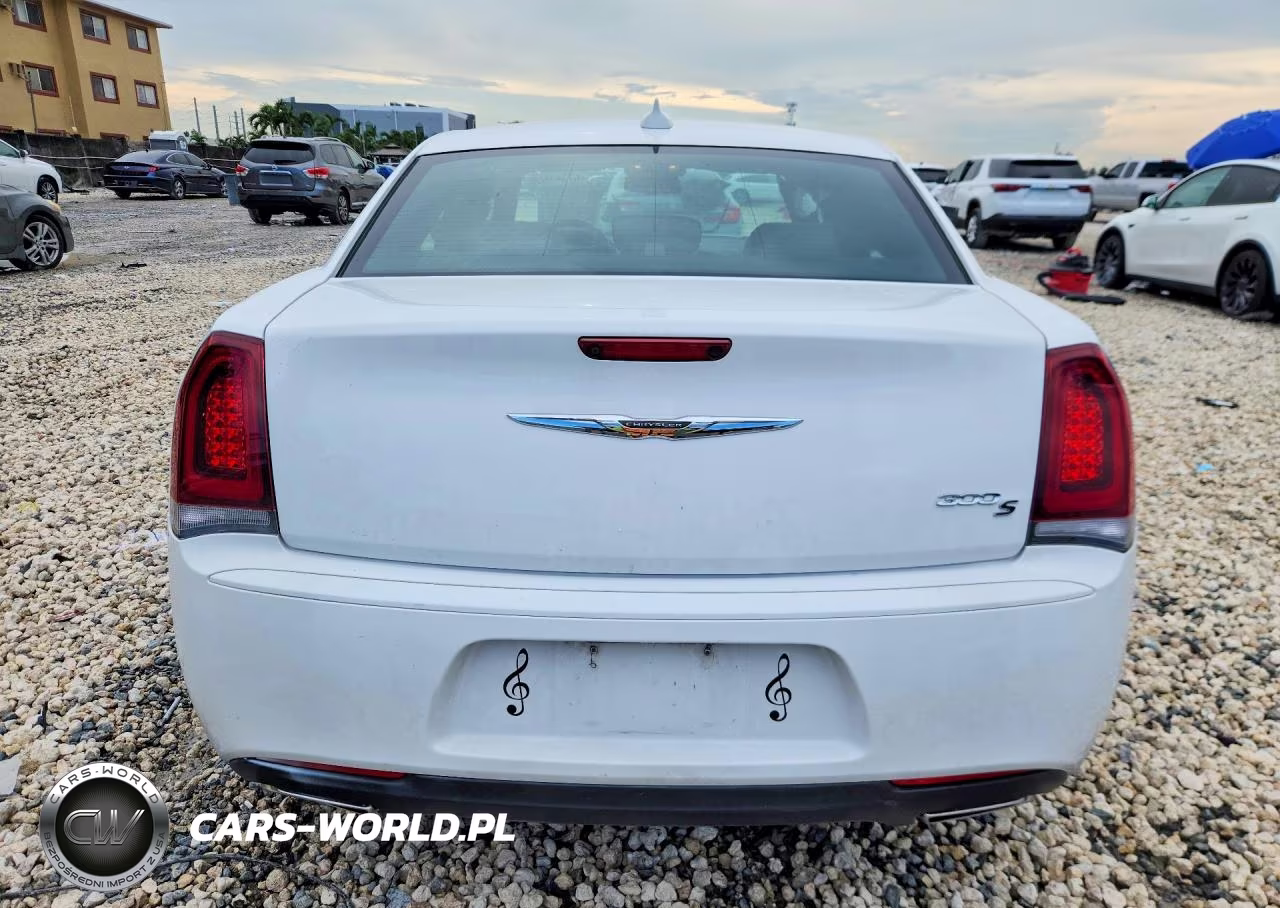 2019 Chrysler 300 S VIN:2C3CCABG7KH635028 - 6