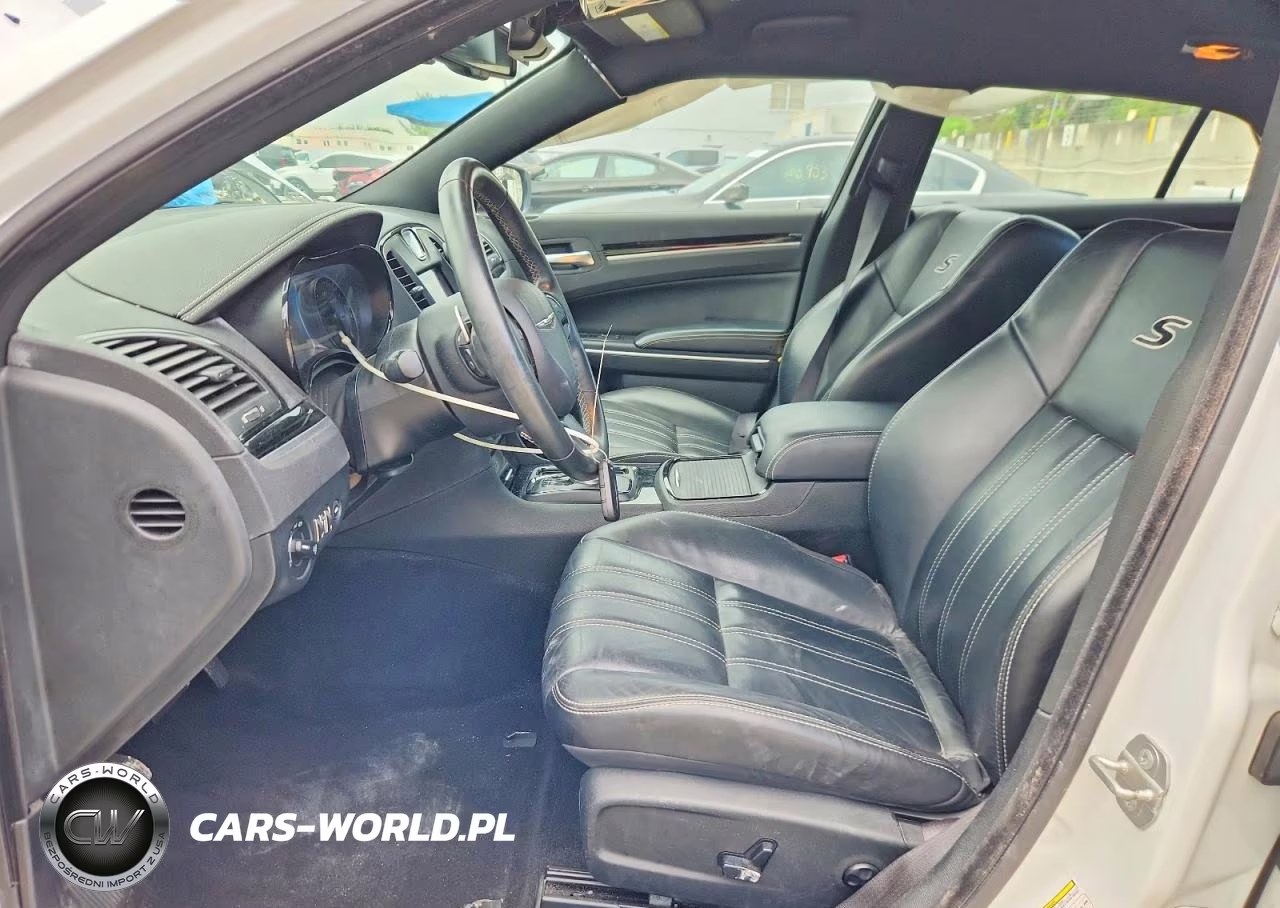 2019 Chrysler 300 S VIN:2C3CCABG7KH635028 - 7