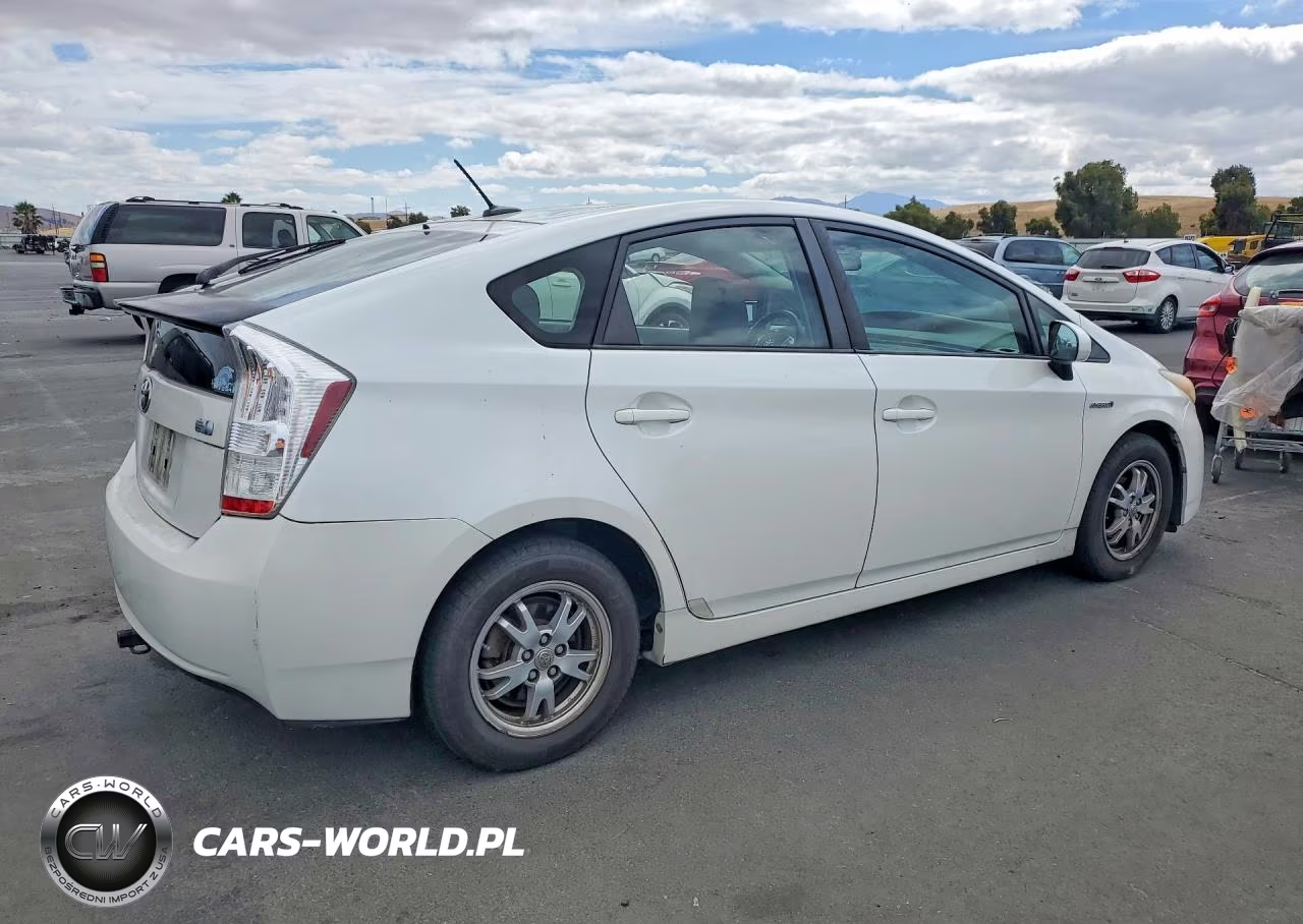 2011 Toyota Prius Three VIN:JTDKN3DU2B0249332 - 3