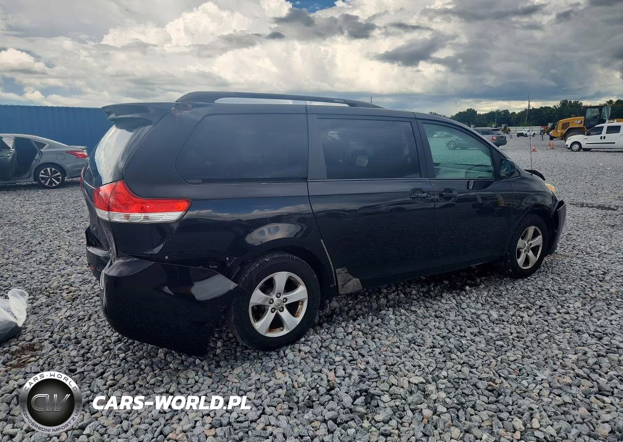 2014 Toyota Sienna Le VIN:5TDKK3DC7ES494418 - 3
