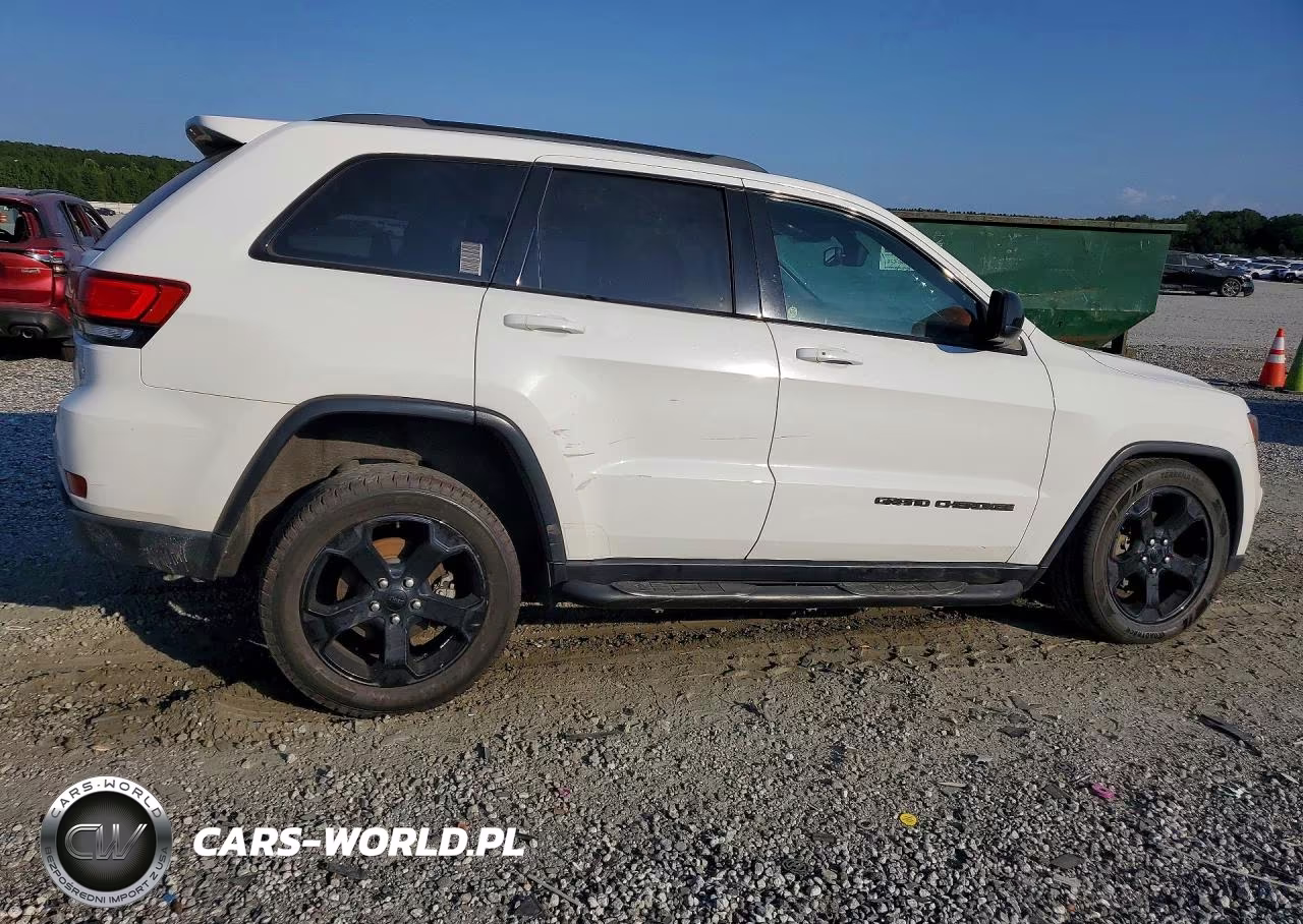 2018 Jeep Grand Cherokee Laredo VIN:1C4RJFAG1JC499829 - 3