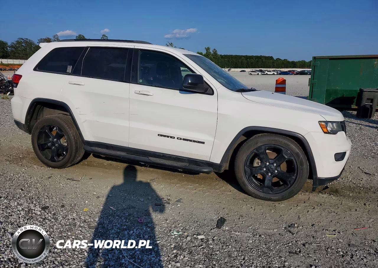 2018 Jeep Grand Cherokee Laredo VIN:1C4RJFAG1JC499829 - 4