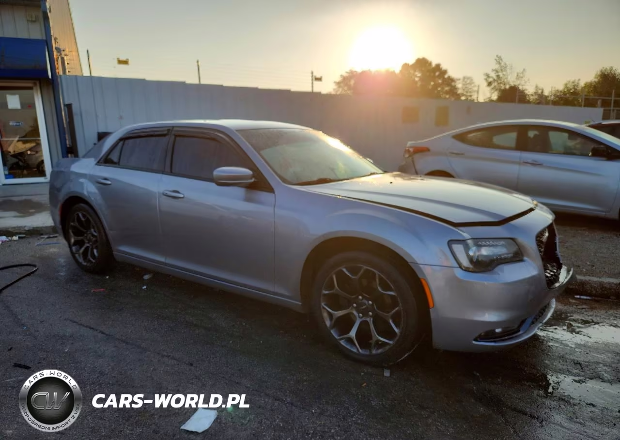 2015 Chrysler 300 S VIN:2C3CCABG3FH876011 - 4