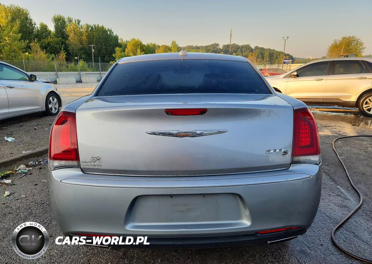 2015 Chrysler 300 S VIN:2C3CCABG3FH876011 - 6