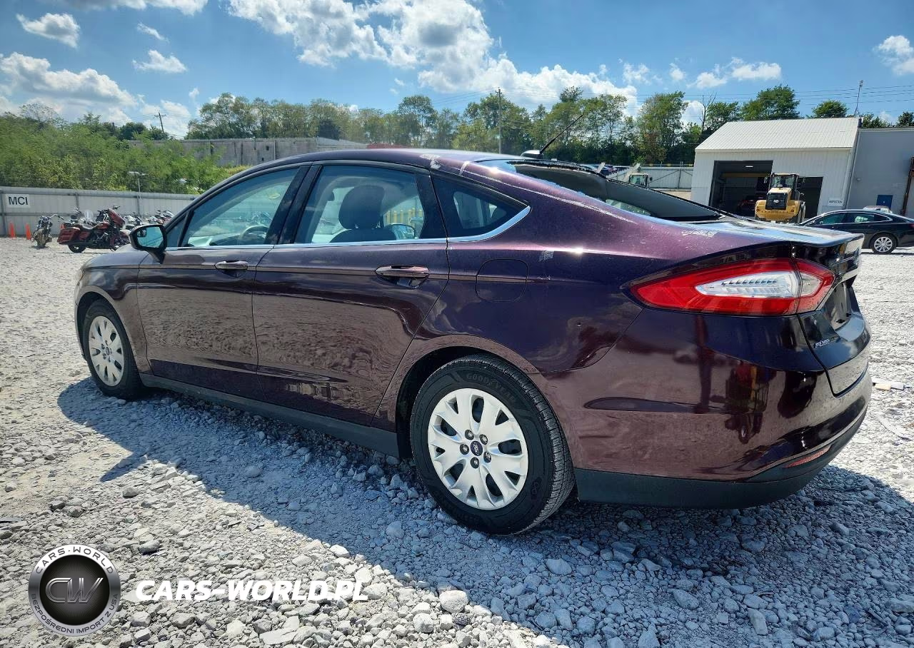 2013 Ford Fusion S VIN:3FA6P0G72DR247119 - 2