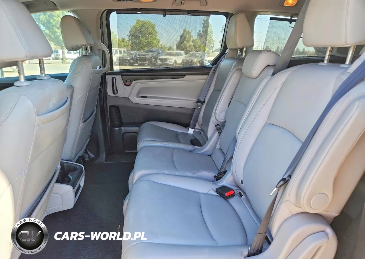 2018 Honda Odyssey Elite VIN:5FNRL6H96JB015111 - 11