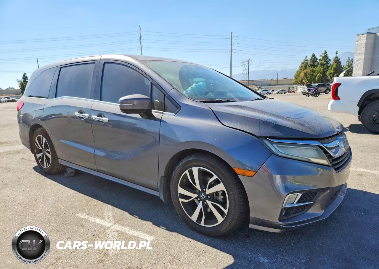 2018 Honda Odyssey Elite VIN:5FNRL6H96JB015111 - 4