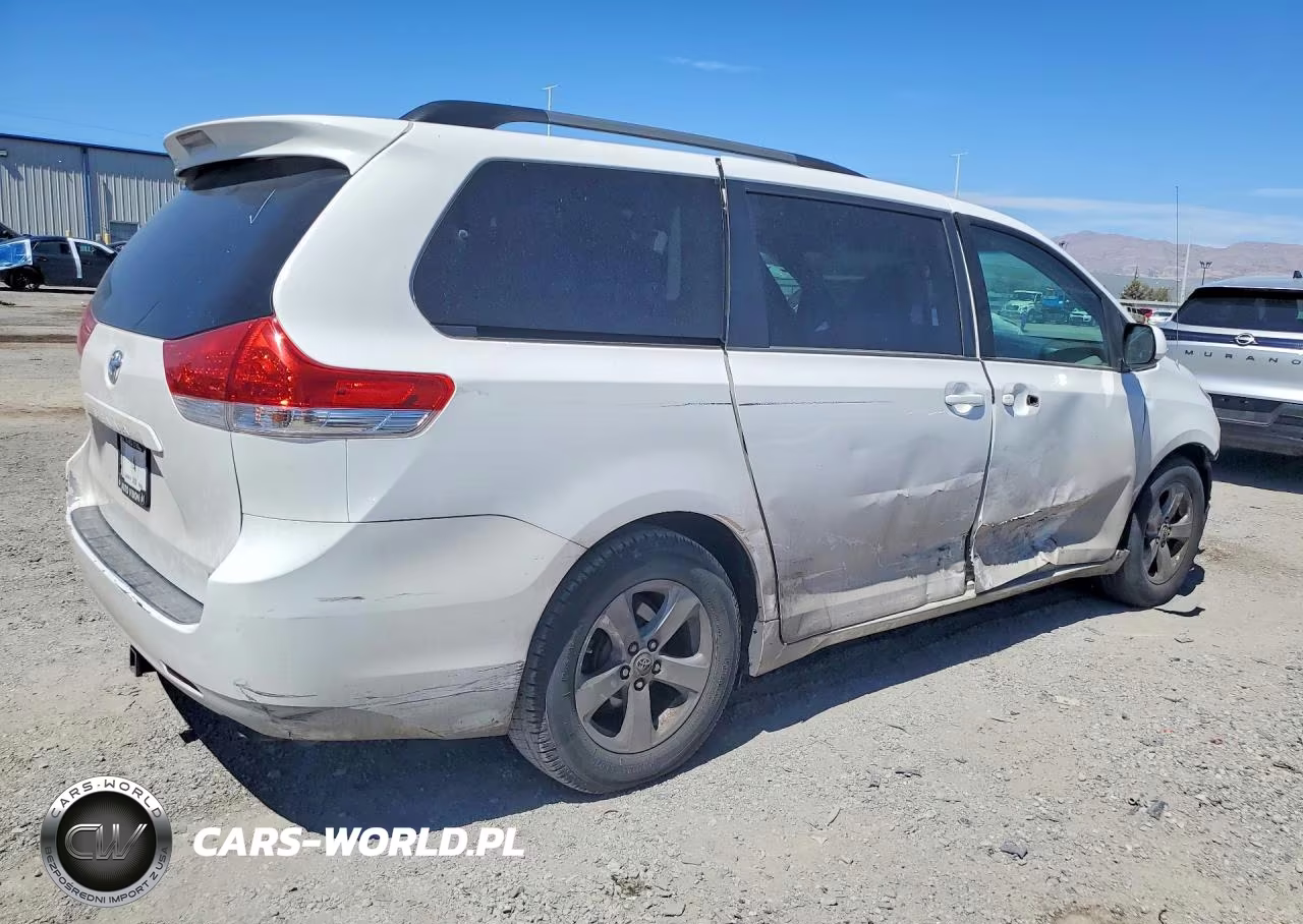 2012 Toyota Sienna Le VIN:5TDKK3DCXCS229568 - 3