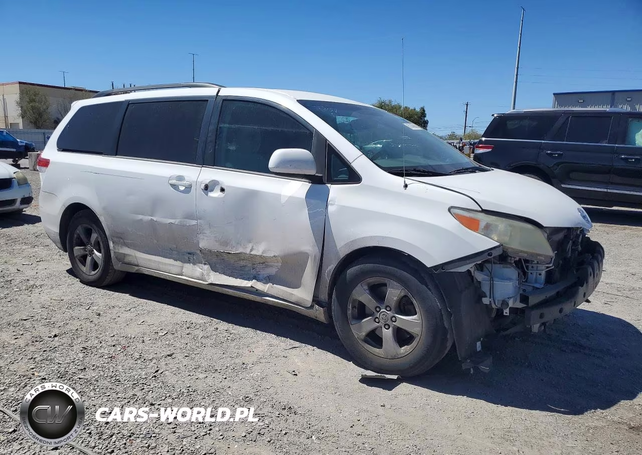2012 Toyota Sienna Le VIN:5TDKK3DCXCS229568 - 4