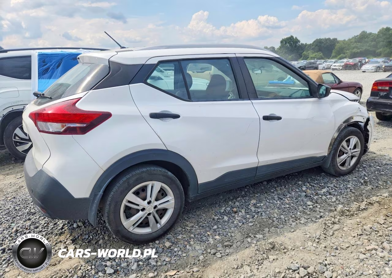2019 Nissan Kicks S VIN:3N1CP5CU2KL534081 - 3