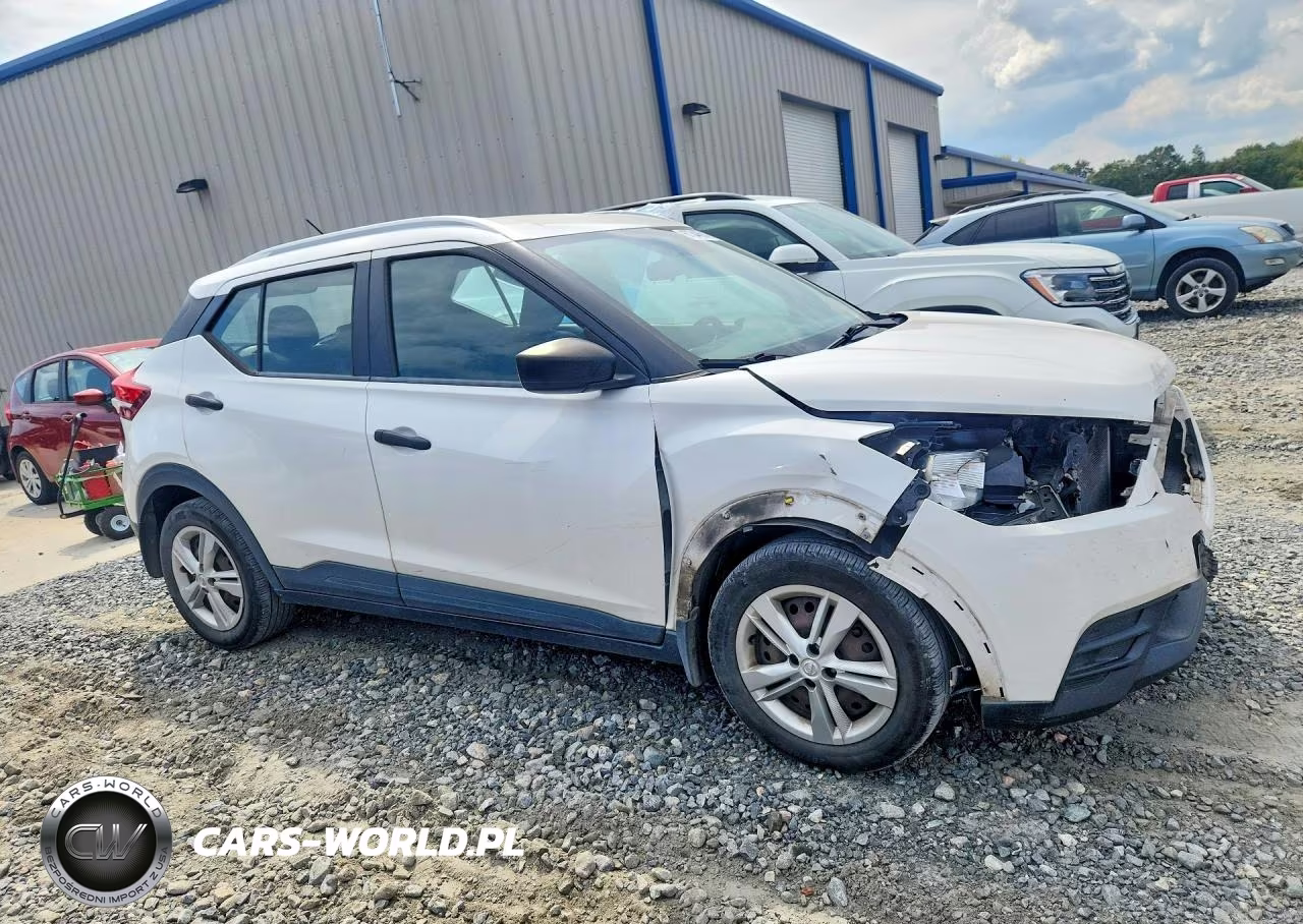 2019 Nissan Kicks S VIN:3N1CP5CU2KL534081 - 4