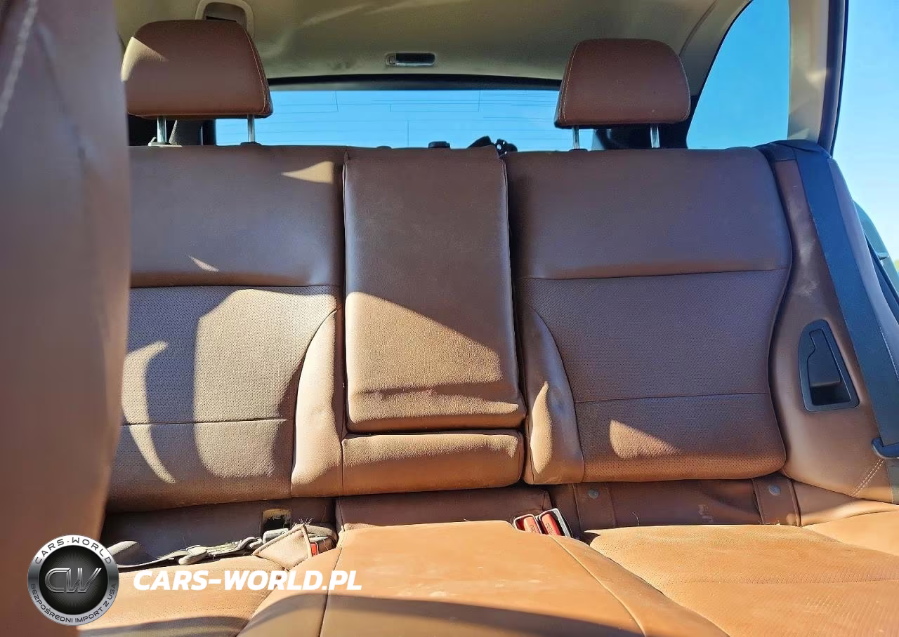2019 Subaru Outback Touring VIN:4S4BSETC1K3203336 - 10