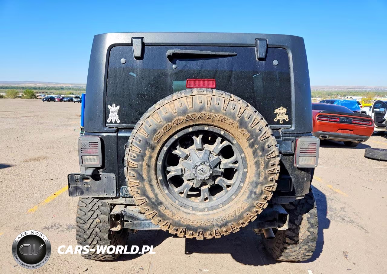 2015 Jeep Wrangler Unlimited Sahara VIN:1C4BJWEG6FL726726 - 6