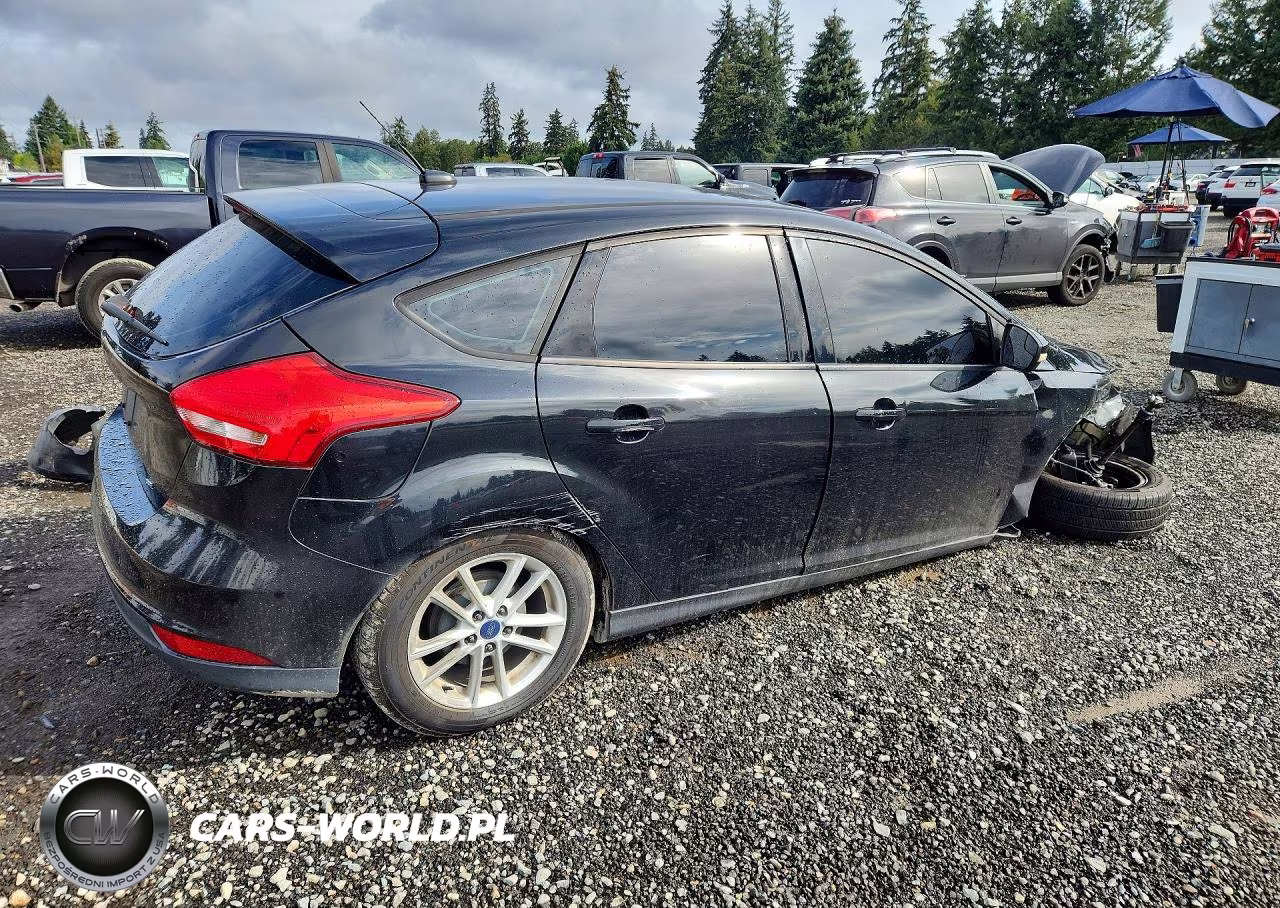 2015 Ford Focus Se VIN:1FADP3K20FL262272 - 3