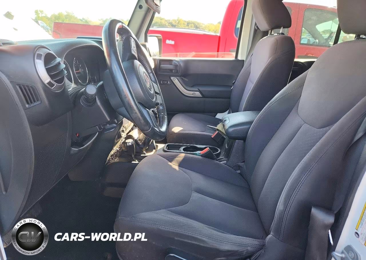 2015 Jeep Wrangler Unlimited Sport VIN:1C4BJWDG1FL590412 - 7