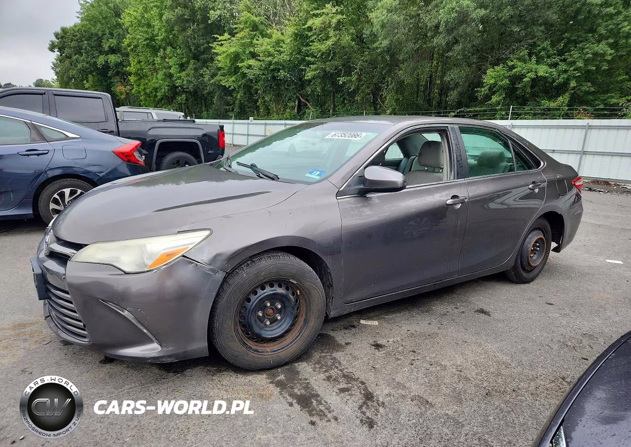 2015 Toyota Camry Le – zdjęcie 1 z 12