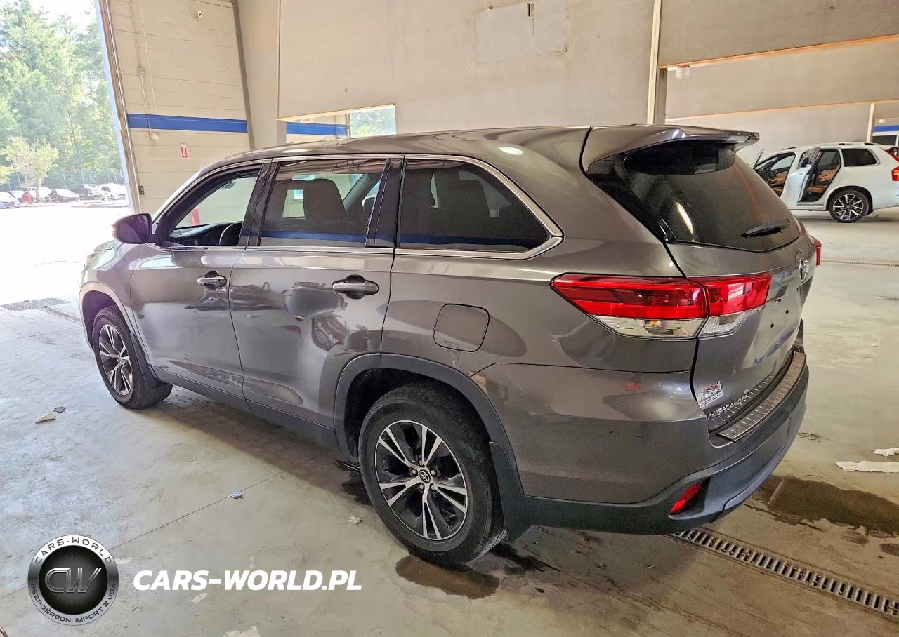 2019 Toyota Highlander Le VIN:5TDBZRFH1KS735795 - 2