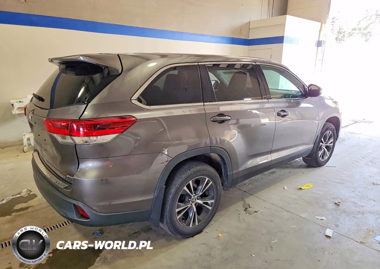 2019 Toyota Highlander Le VIN:5TDBZRFH1KS735795 - 3
