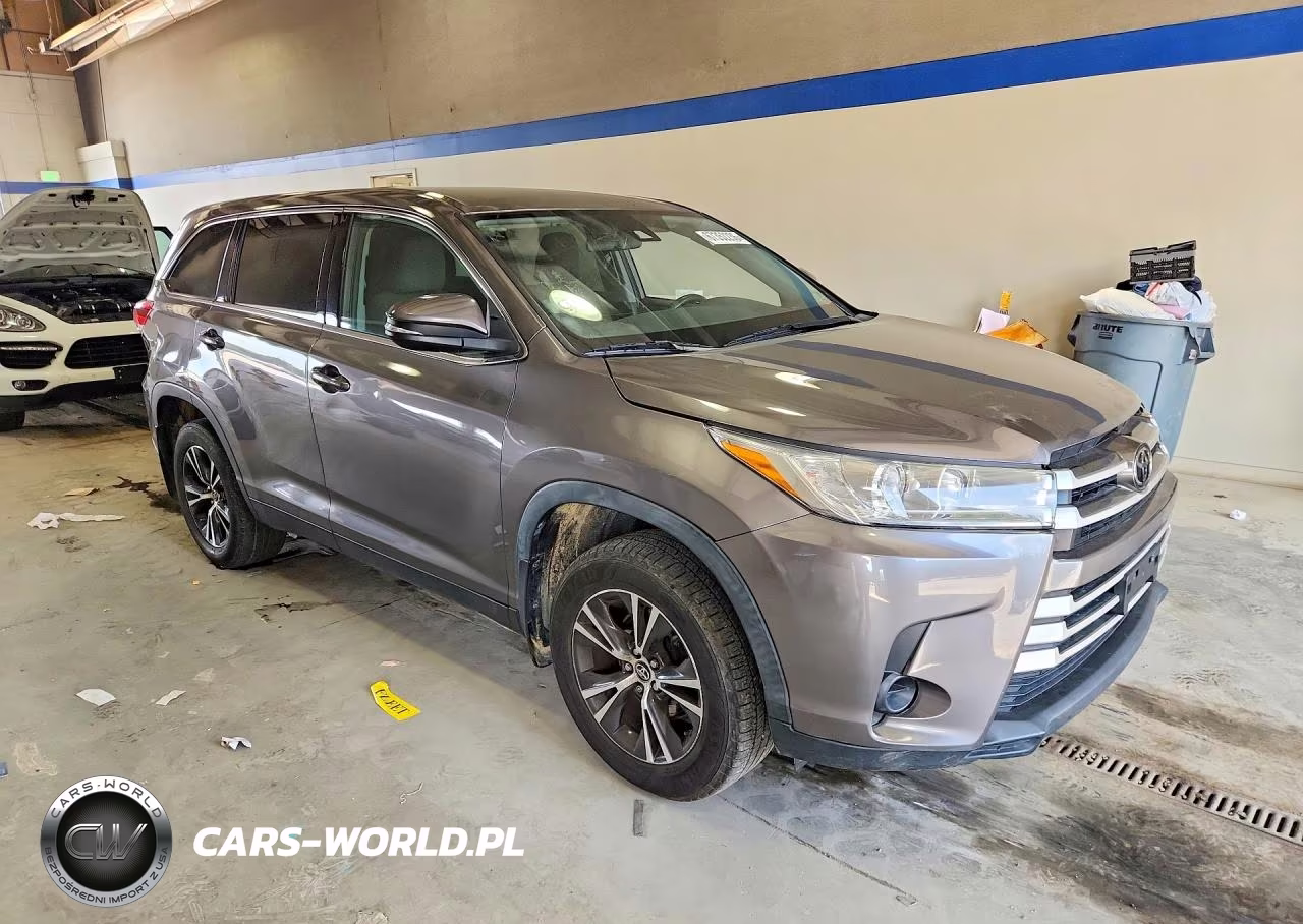 2019 Toyota Highlander Le VIN:5TDBZRFH1KS735795 - 4