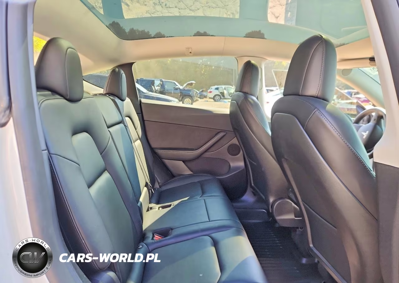 2022 Tesla Model Y VIN:7SAYGDEE4NF439742 - 10