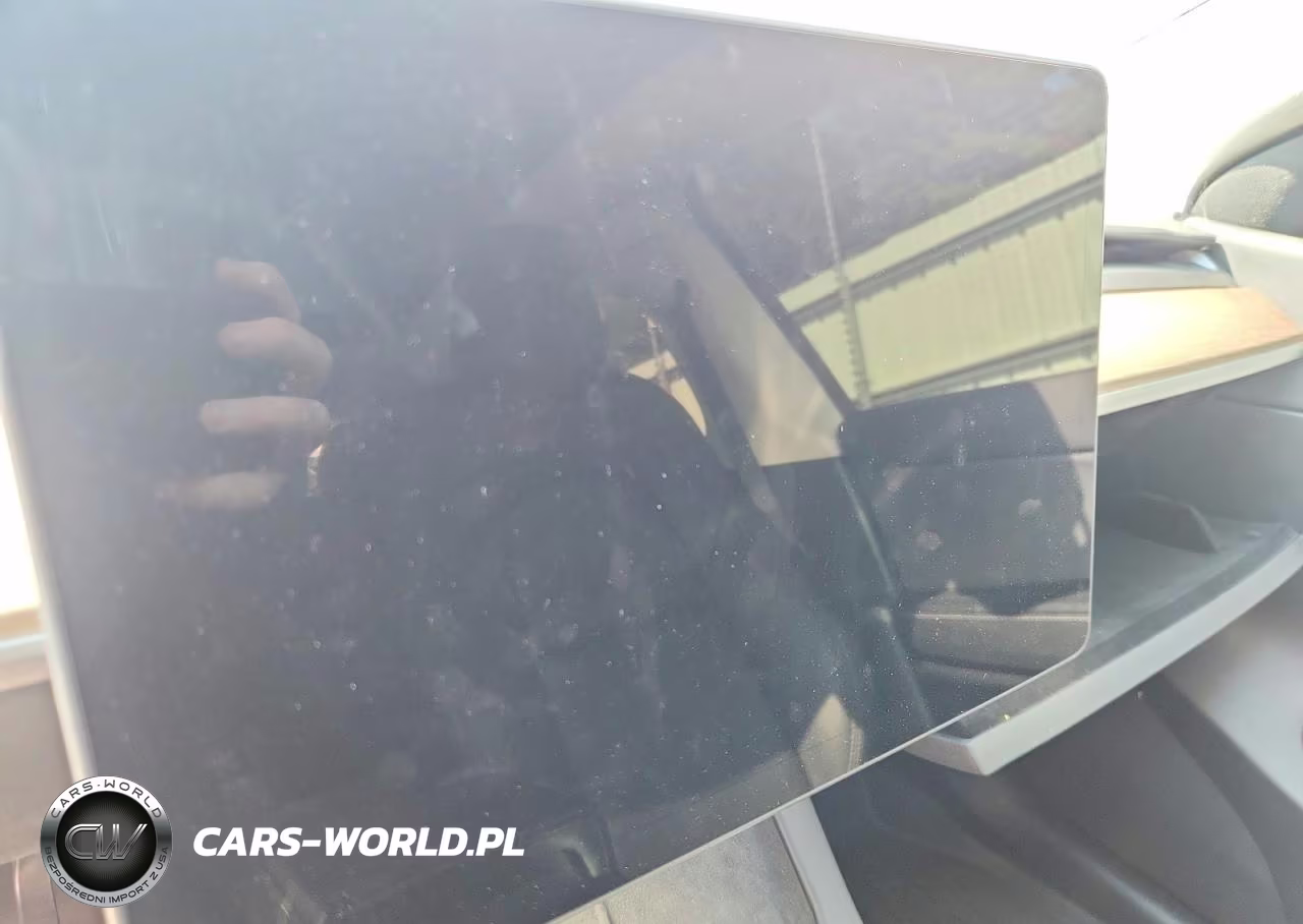 2022 Tesla Model Y VIN:7SAYGDEE4NF439742 - 9