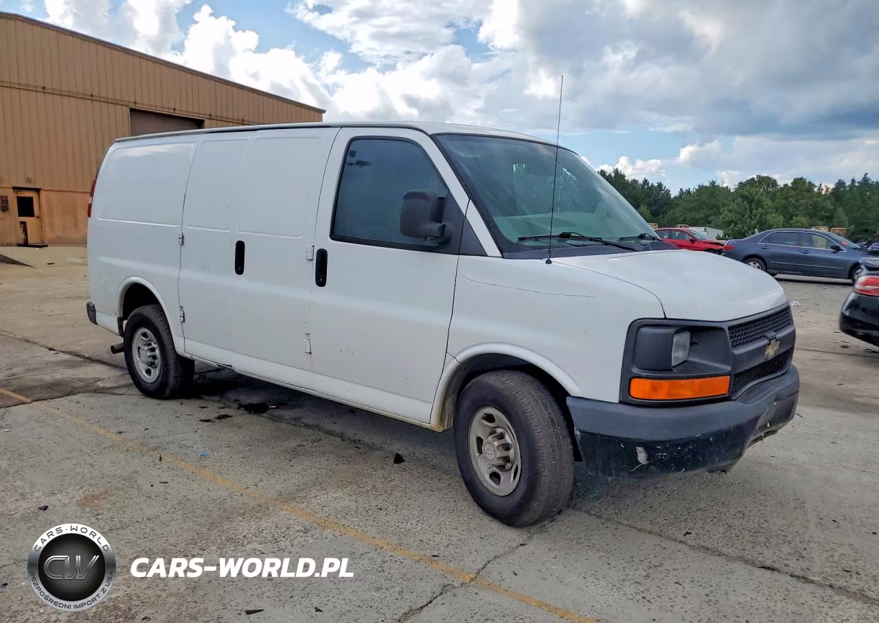 2015 Chevrolet Express G2500 VIN:1GCWGFCF6F1134751 - 4