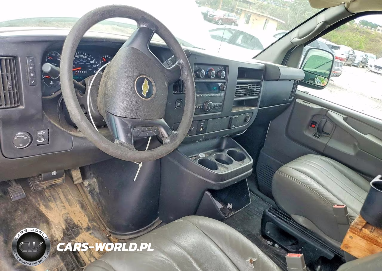 2015 Chevrolet Express G2500 VIN:1GCWGFCF6F1134751 - 8