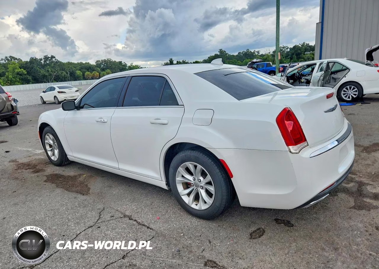 2015 Chrysler 300 Limited VIN:2C3CCAAG4FH930644 - 2