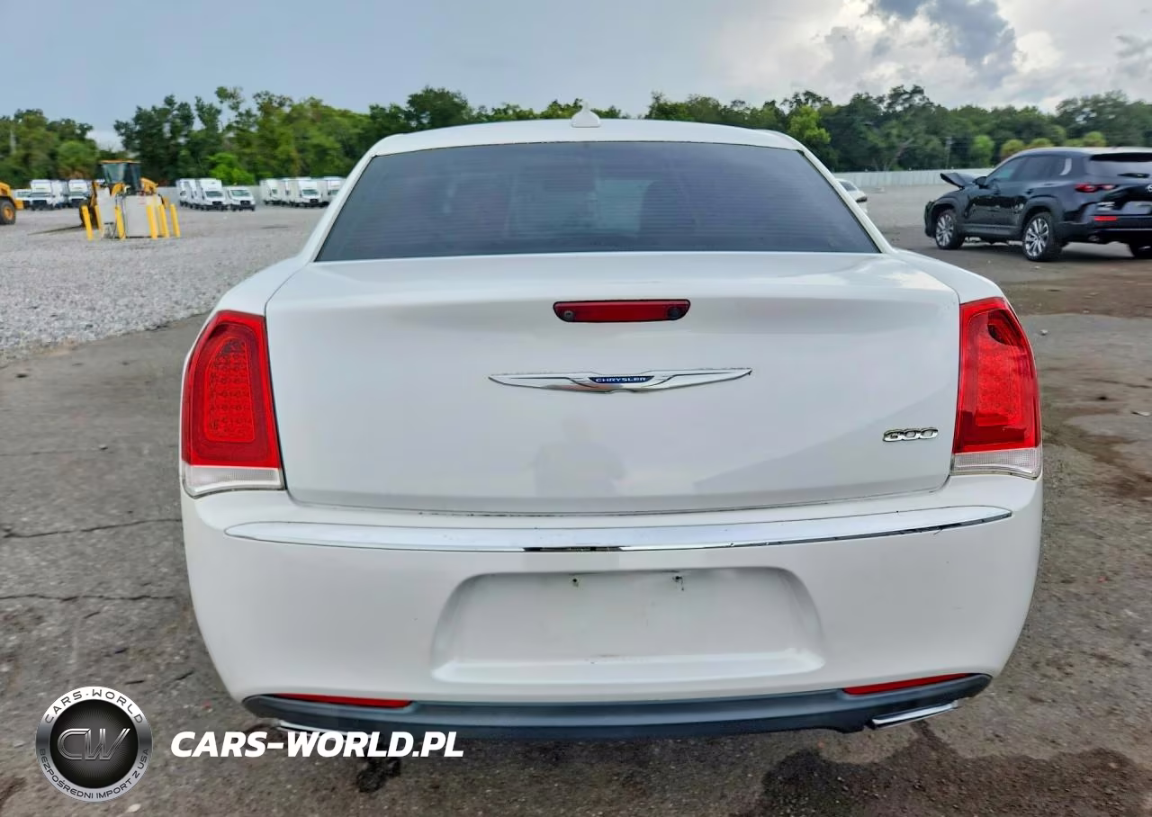 2015 Chrysler 300 Limited VIN:2C3CCAAG4FH930644 - 6