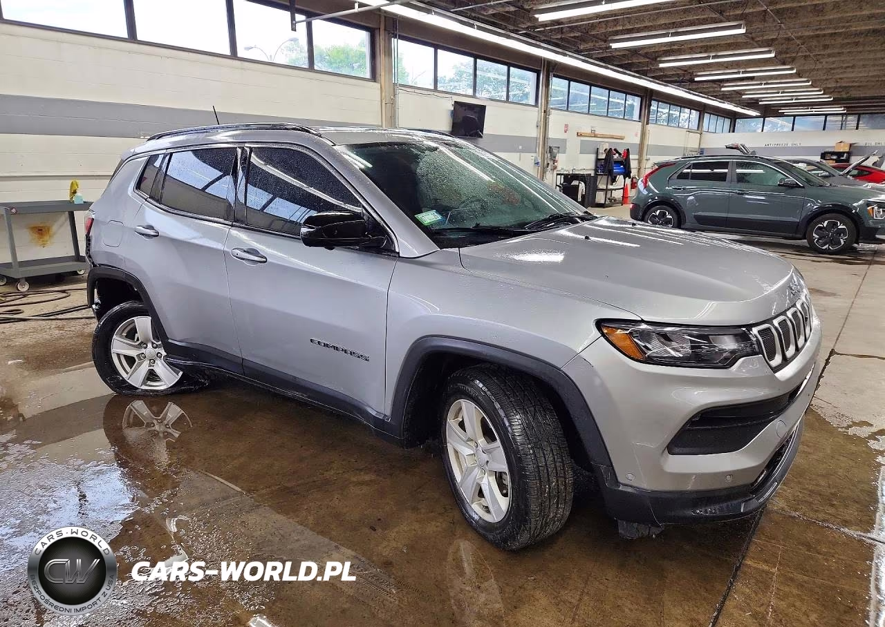 2022 Jeep Compass Latitude VIN:3C4NJDBB8NT103007 - 4