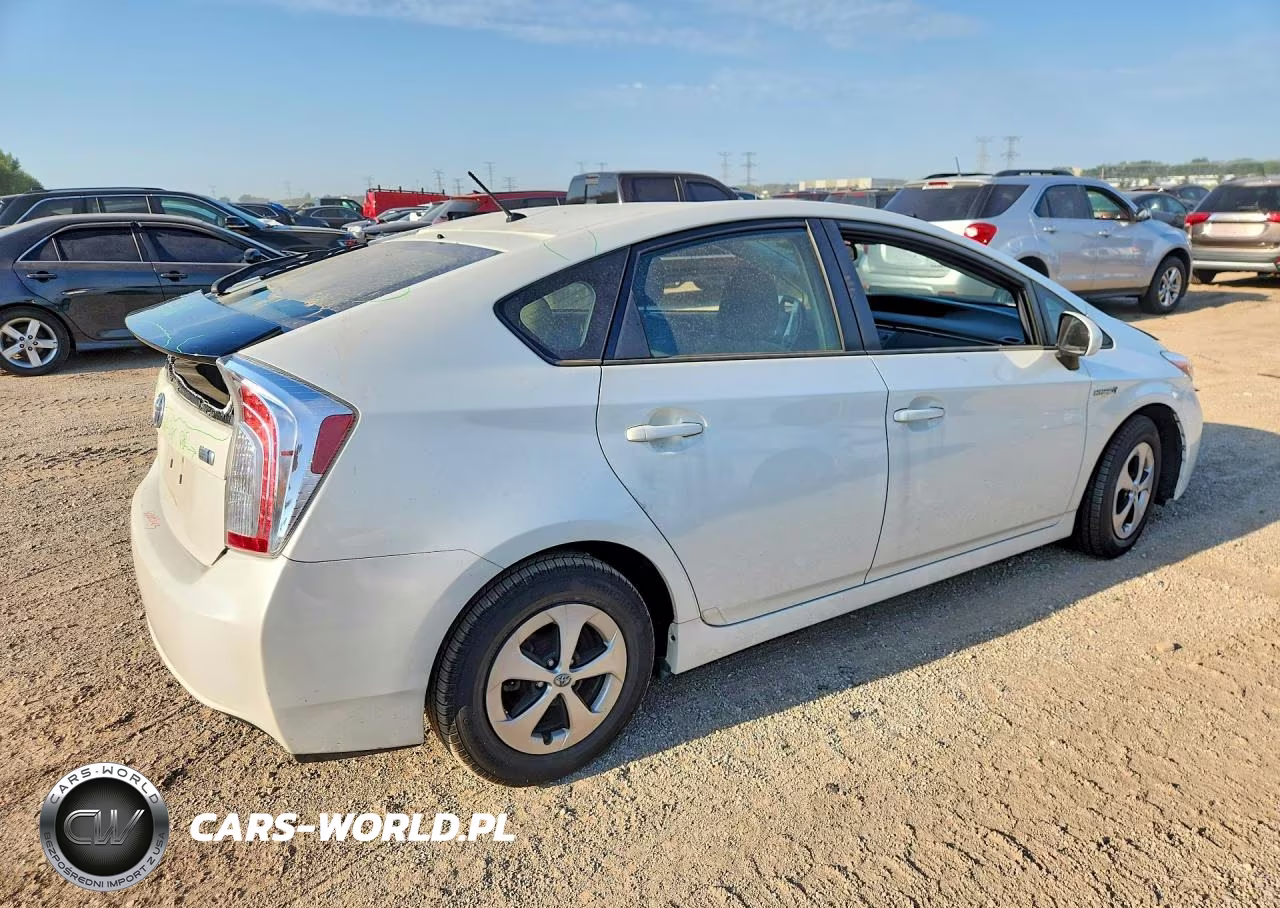 2015 Toyota Prius Two VIN:JTDKN3DU3F0482951 - 3