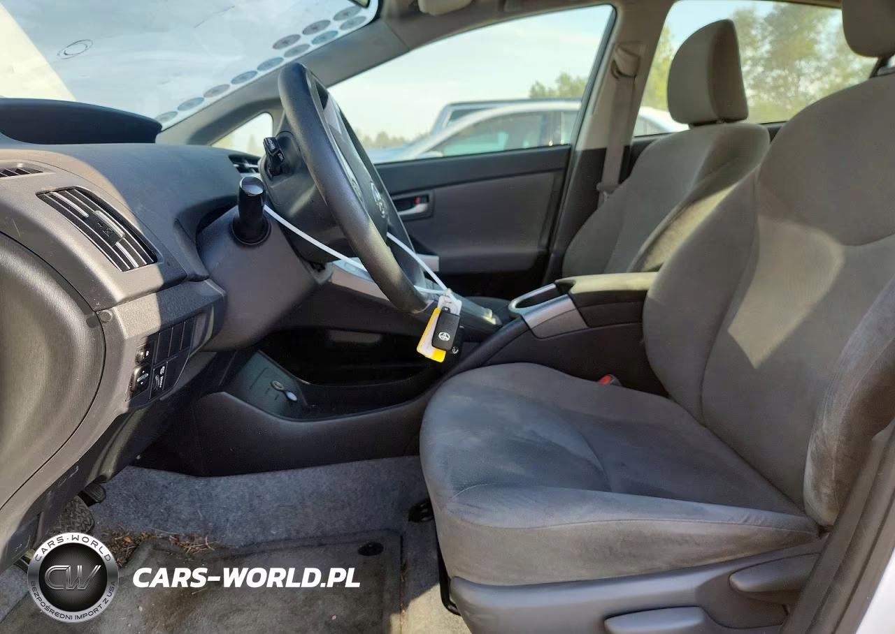 2015 Toyota Prius Two VIN:JTDKN3DU3F0482951 - 7