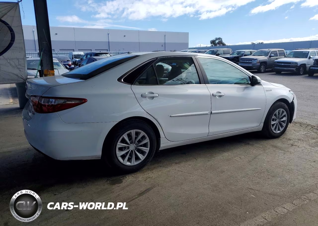 2016 Toyota Camry Hybrid Le VIN:4T1BD1FK8GU198367 - 3
