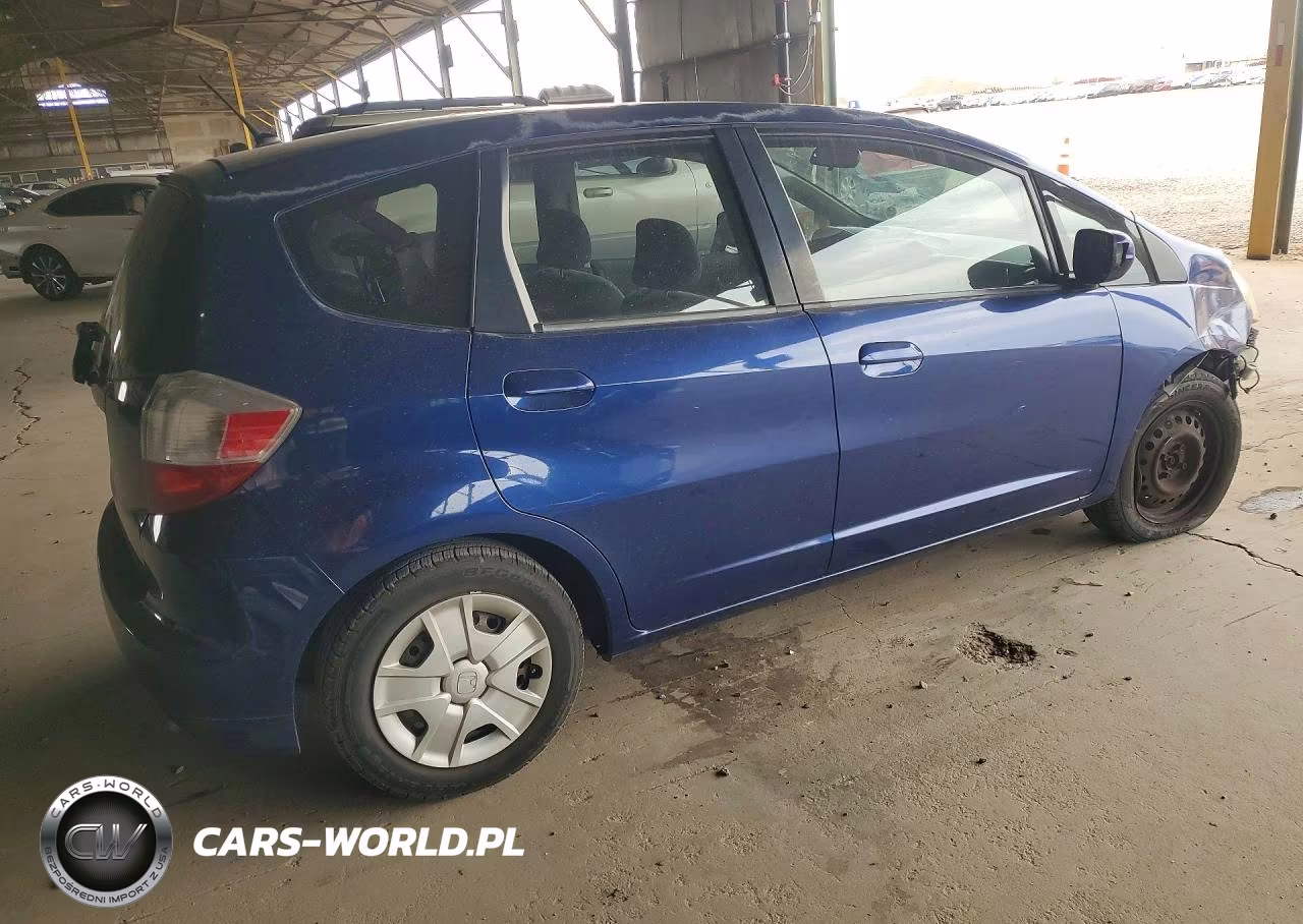2013 Honda Fit VIN:JHMGE8H30DC039705 - 3