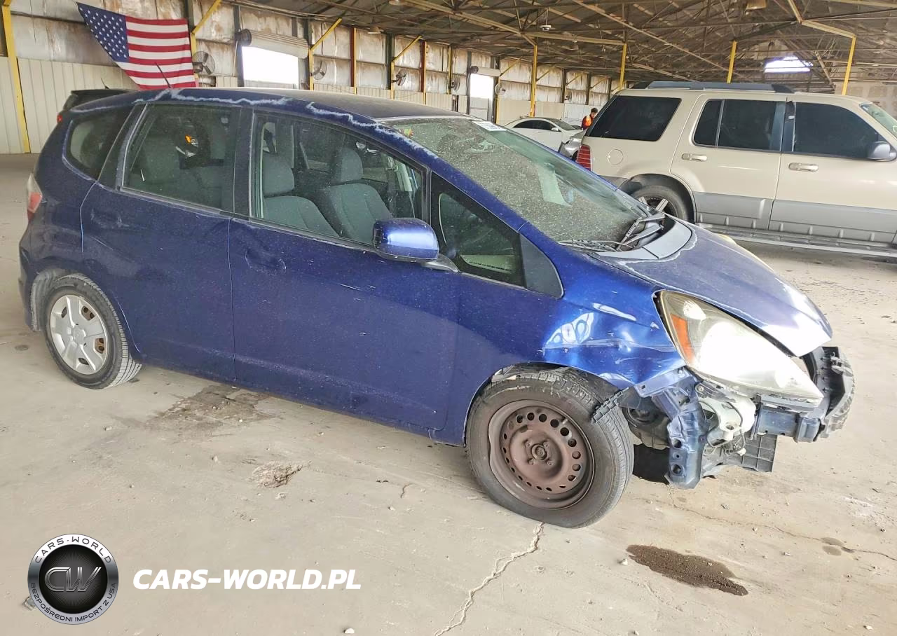 2013 Honda Fit VIN:JHMGE8H30DC039705 - 4