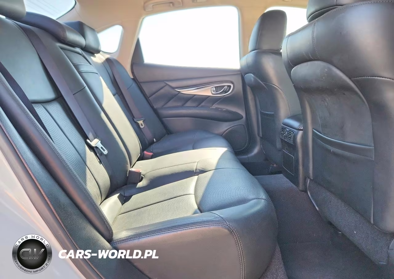 2015 Infiniti Q70 3.7 VIN:JN1BY1ARXFM561007 - 10