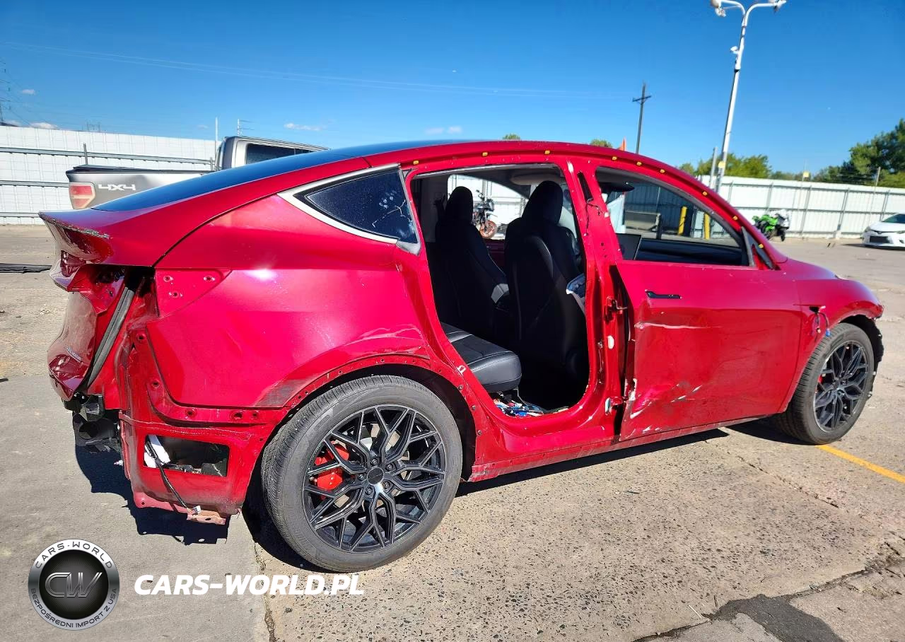 2025 Tesla Model Y VIN:7SAYGDEF3SF258006 - 3