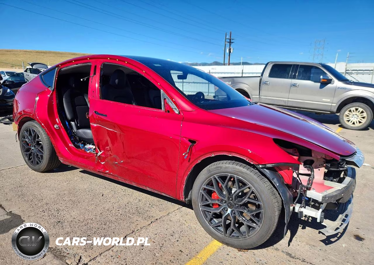 2025 Tesla Model Y VIN:7SAYGDEF3SF258006 - 4