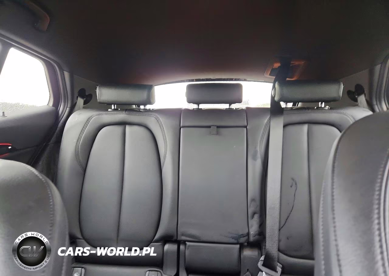 2018 BMW X2 xDrive28I VIN:WBXYJ5C38JEF80580 - 10