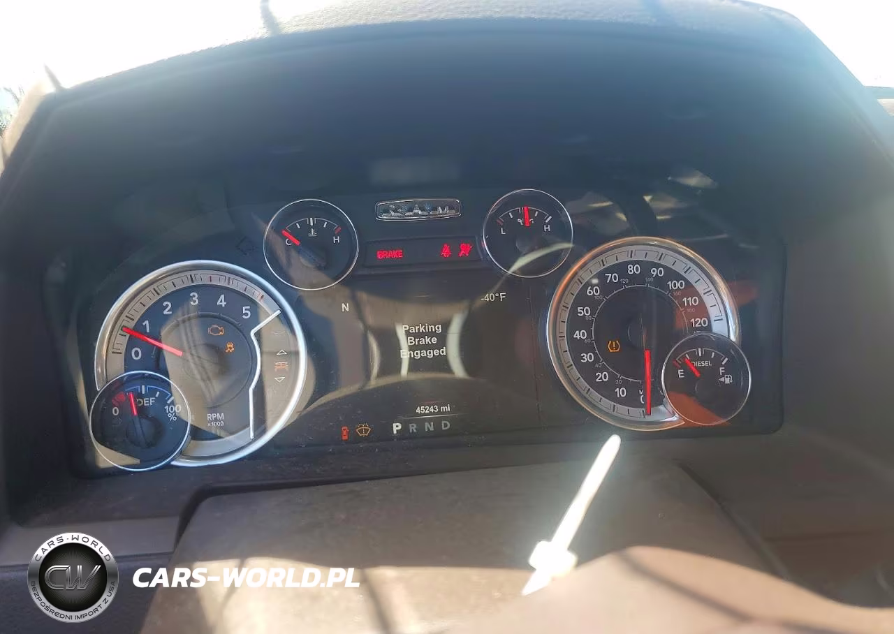 2018 Ram 2500 Laramie VIN:3C6UR5NL2JG348085 - 9
