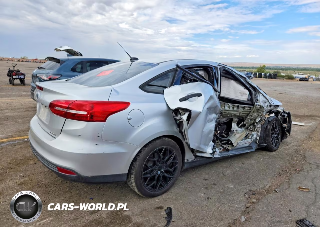 2016 Ford Focus S VIN:1FADP3E2XGL301463 - 3