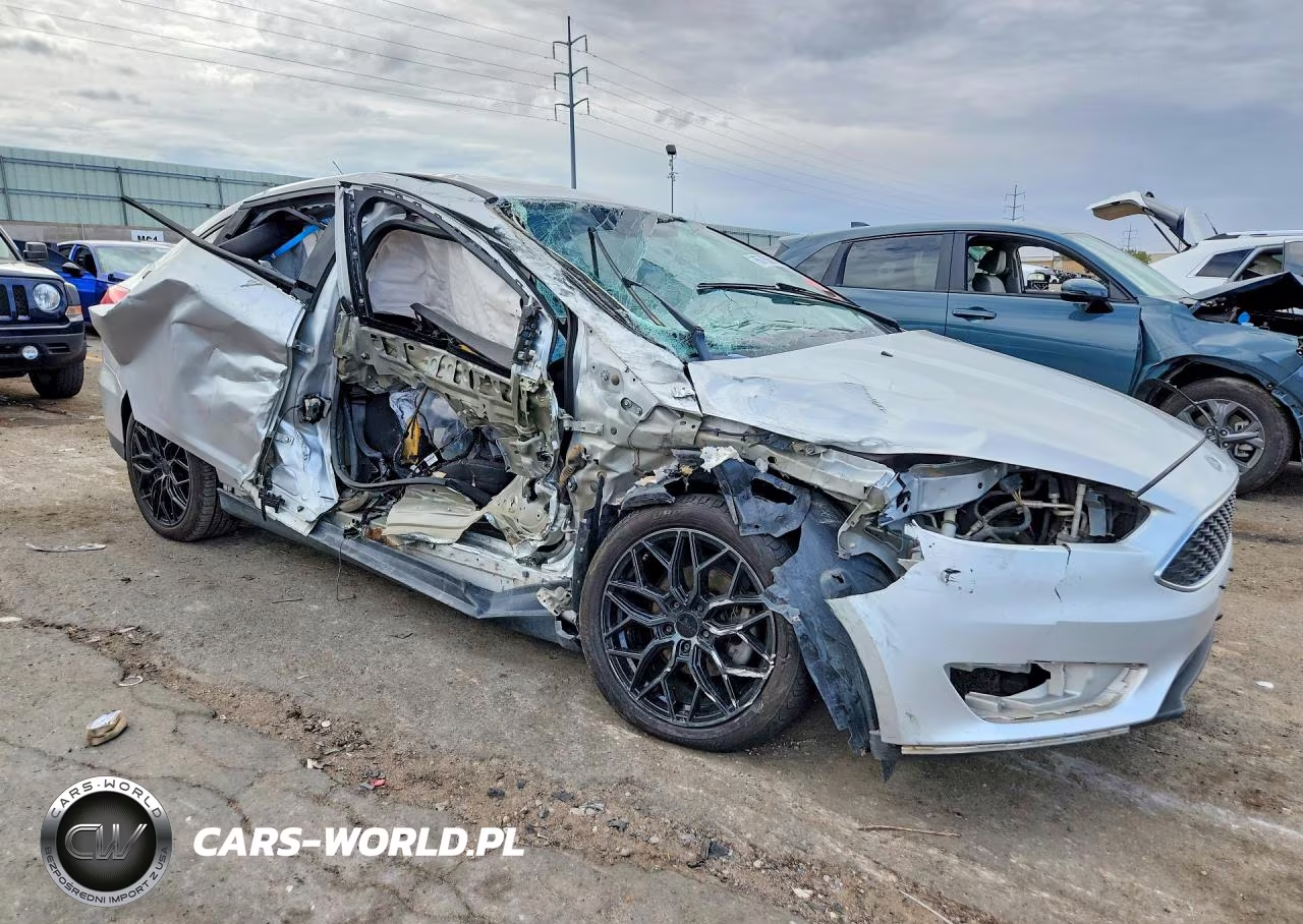 2016 Ford Focus S VIN:1FADP3E2XGL301463 - 4