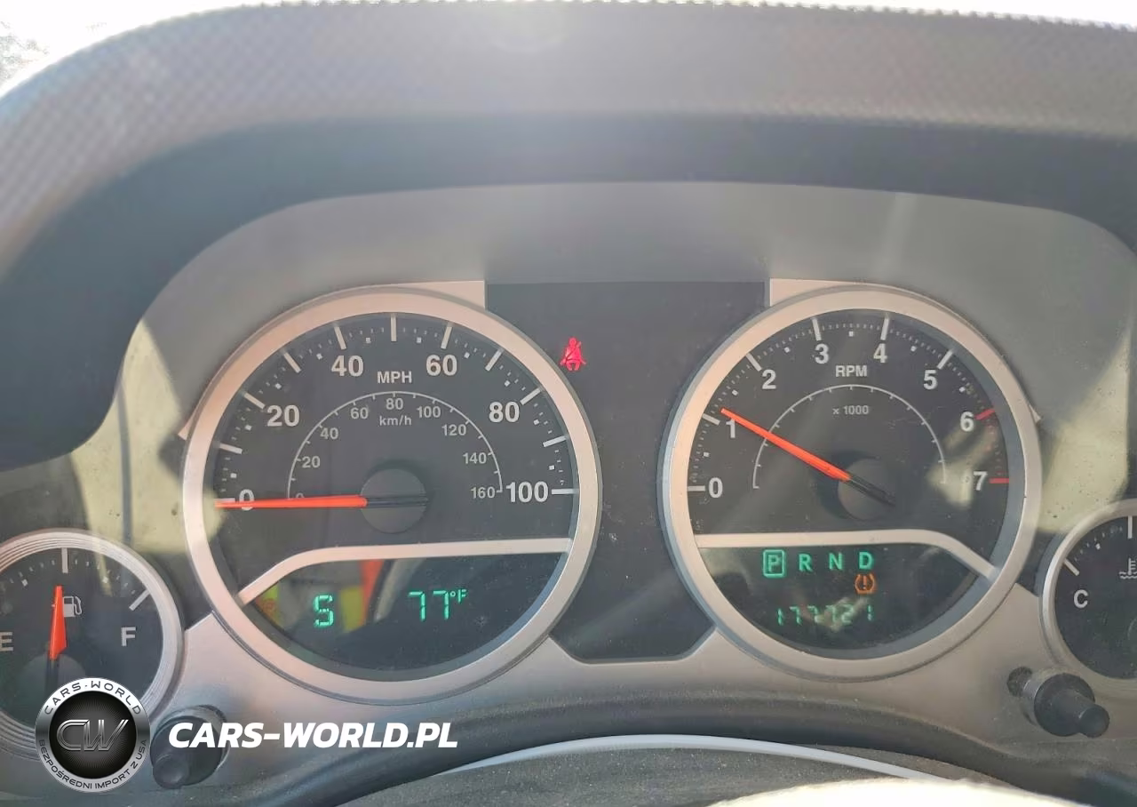 2009 Jeep Wrangler Unlimited Sahara VIN:1J4GA591X9L754419 - 9