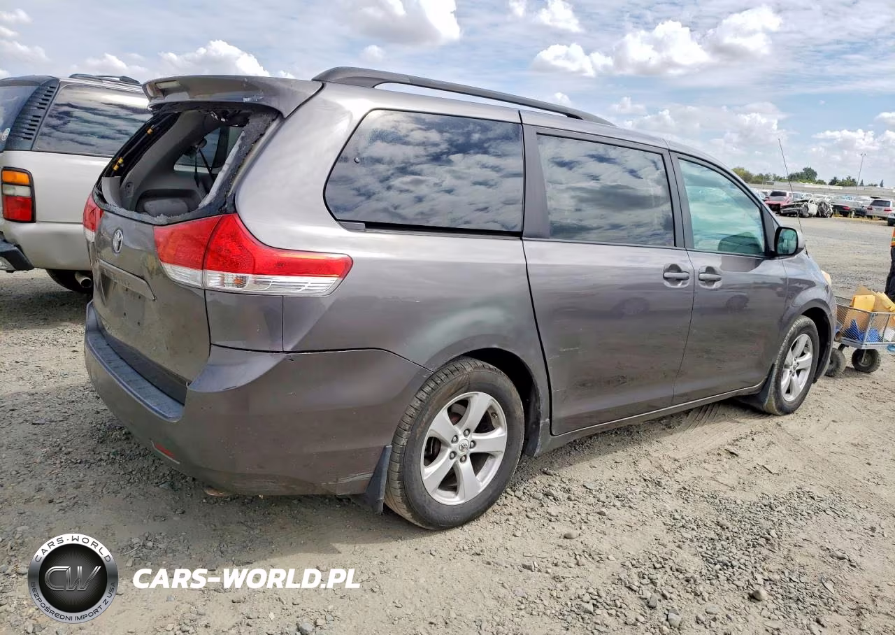 2012 Toyota Sienna Le VIN:5TDKK3DC5CS184037 - 3