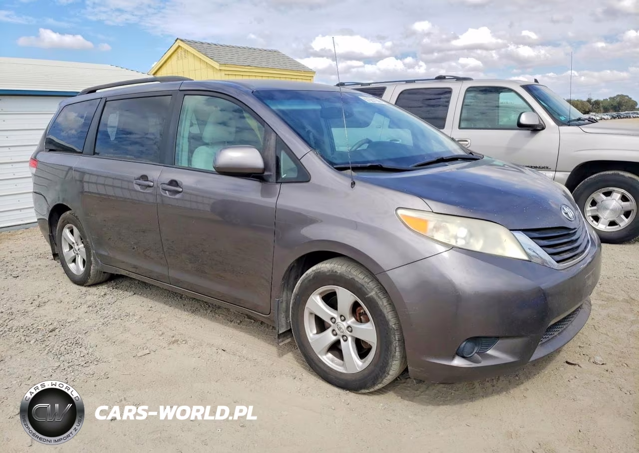 2012 Toyota Sienna Le VIN:5TDKK3DC5CS184037 - 4