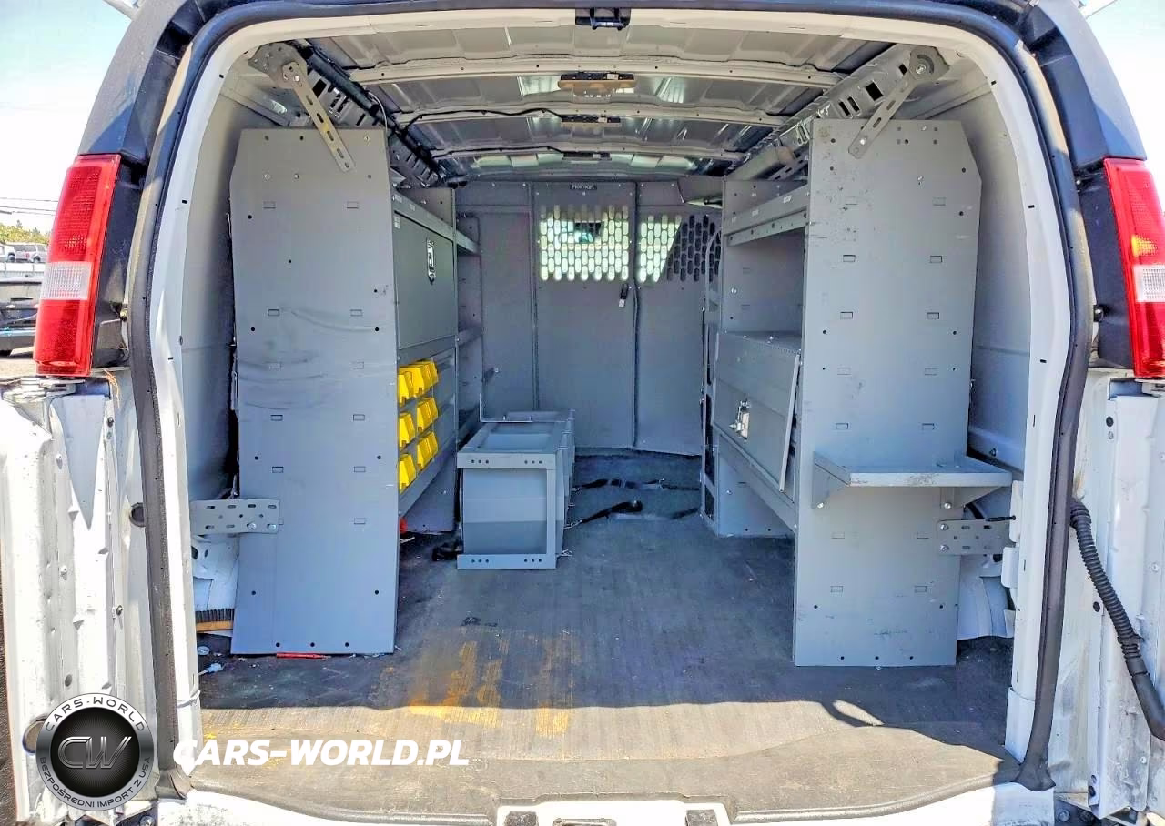2025 Chevrolet Express G2500 VIN:1GCWGAFP7S1113098 - 10
