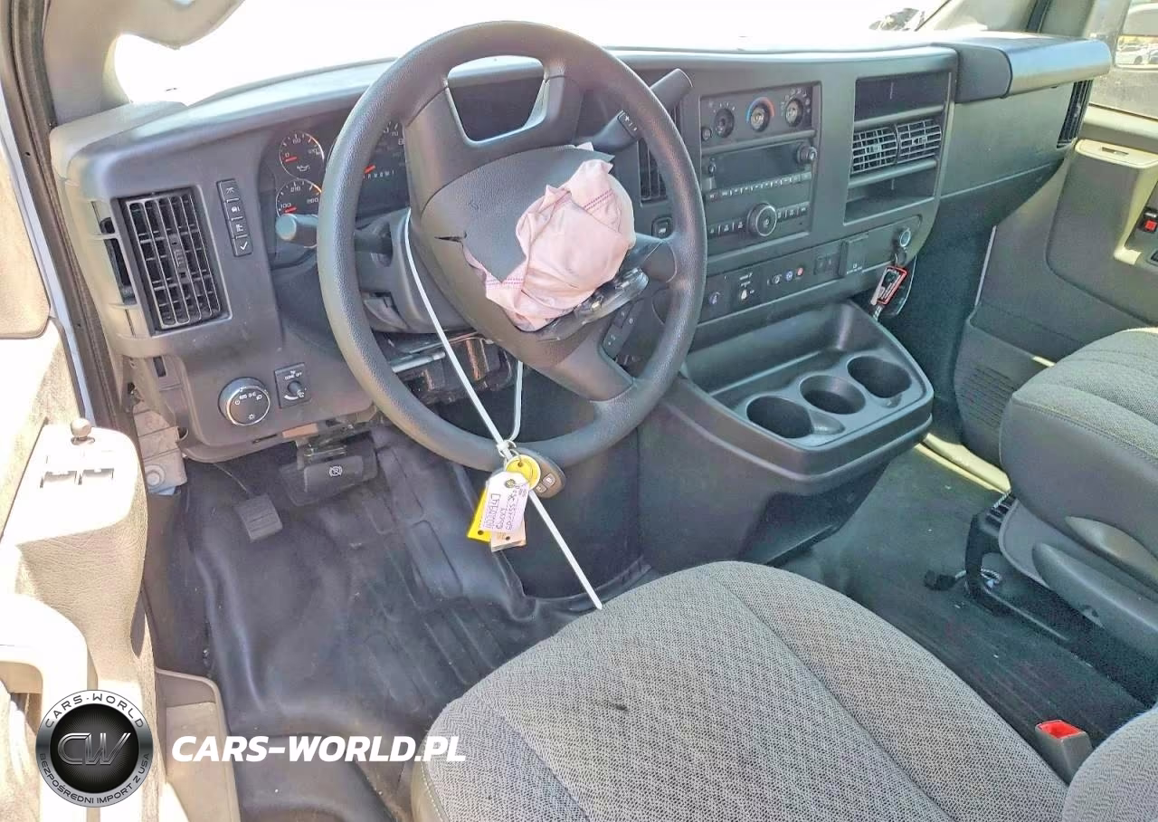 2025 Chevrolet Express G2500 VIN:1GCWGAFP7S1113098 - 8