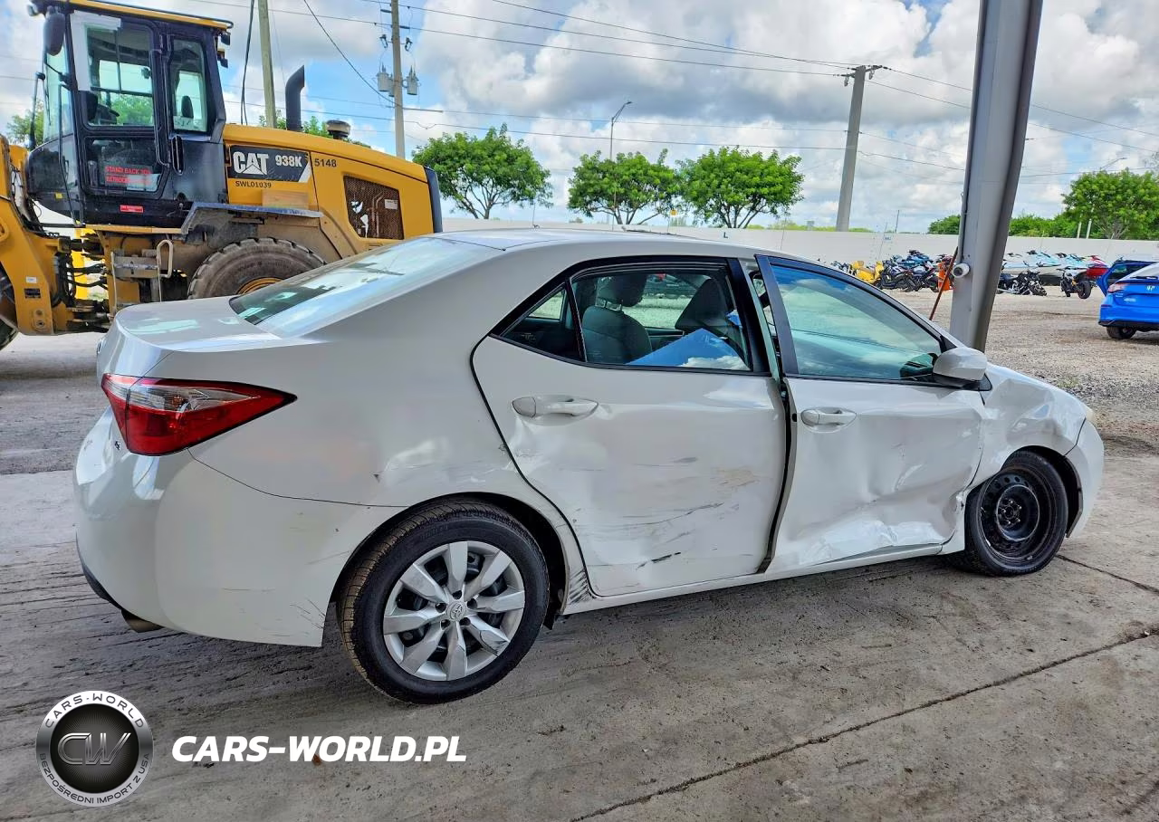 2015 Toyota Corolla Le VIN:2T1BURHE8FC468784 - 3